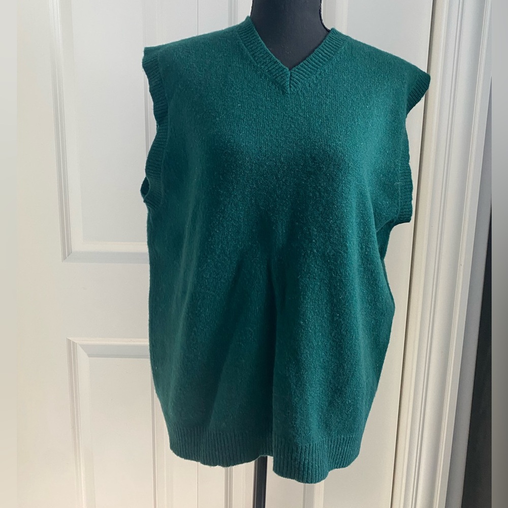Old Navy 100% lambswool sweater vest